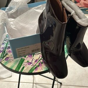 NWT Antonio Melani 7.5